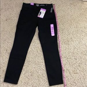 Levi Strauss Womens Shaping Pull on Skinny Jeans